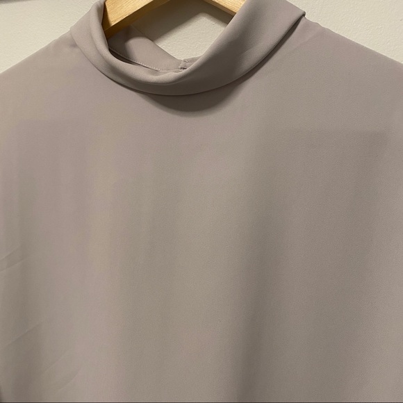 Uniqlo Short-sleeve Blouse - Picture 3 of 5